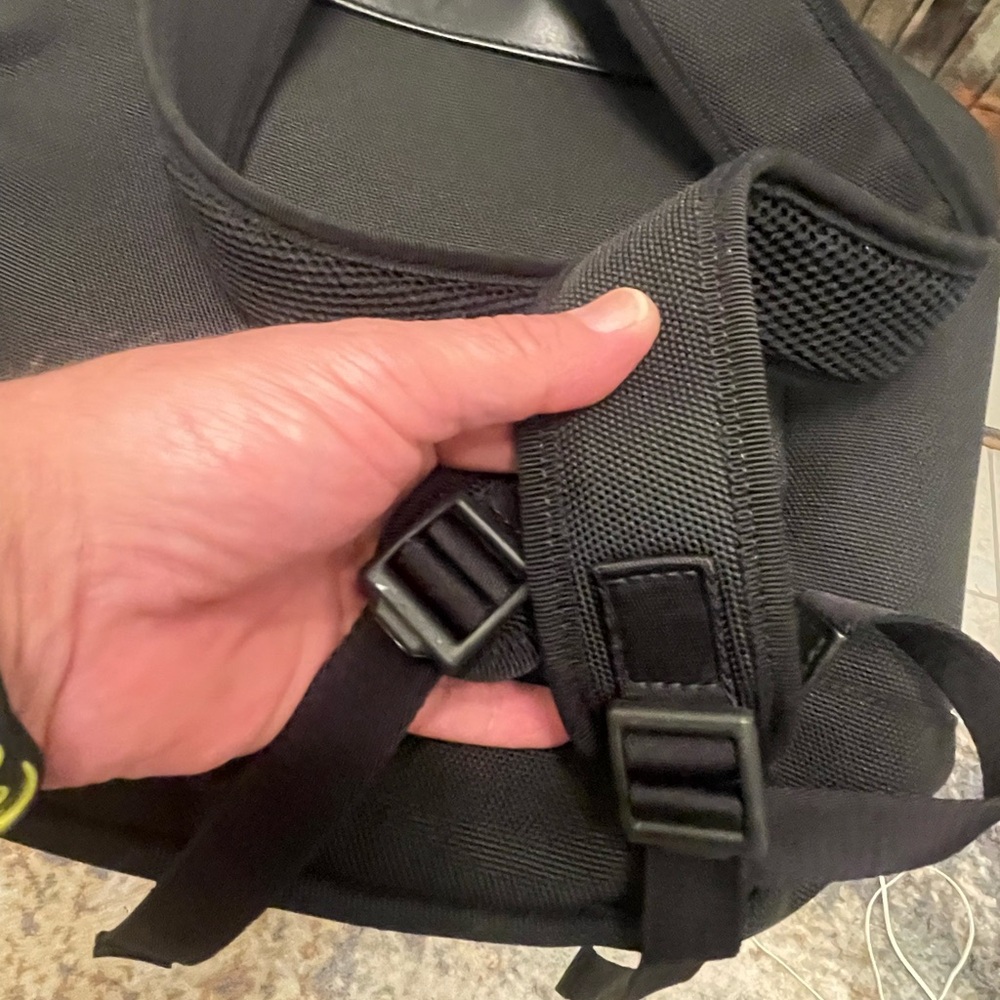 Gucci Black Backpack with Red and Green Accents Techno - Picture 3 of 9